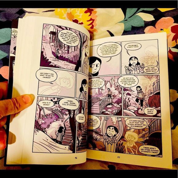 Anya’s Ghost A Graphic Novel - Picture 5 of 5